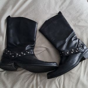 LEATHER BOOTS  Size 9 medium